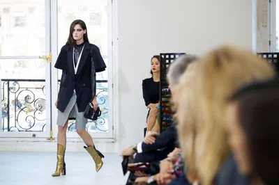 Look 10